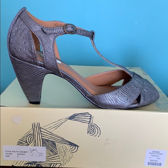 Kimchi Blue 3” heel Pewter Sandals - Picture 3 of 4